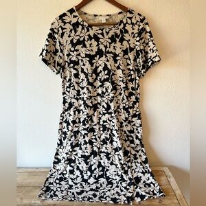 J. Jill Cream and Black Floral Dress w/Pockets Buttons on Left Side Side Small